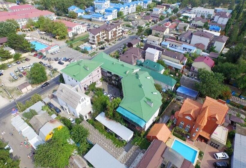 پانسیون Karavan