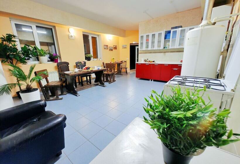 پانسیون Karavan