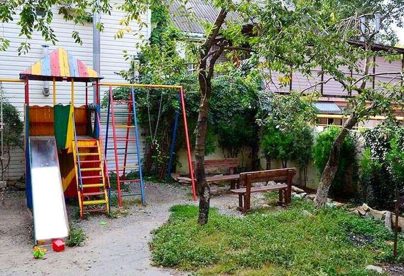 پانسیون Karavan