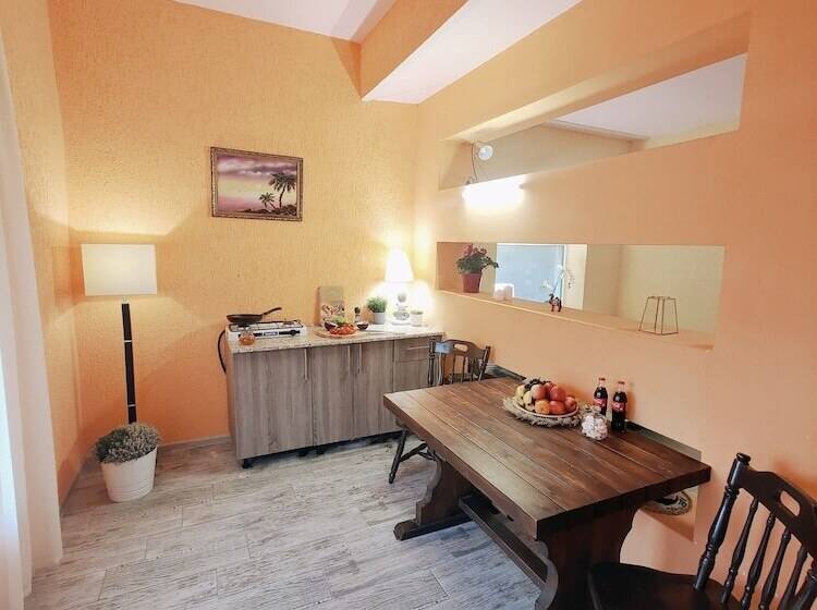 پانسیون Karavan