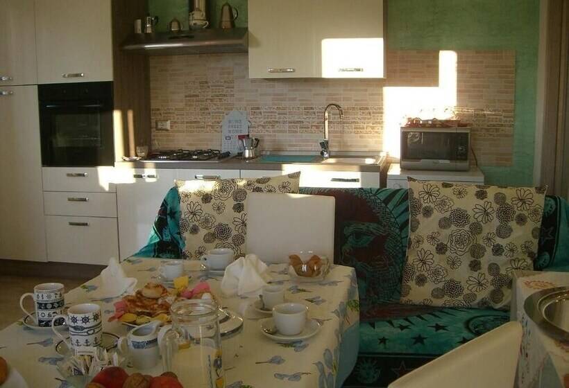 Пансион Room In Guest Room   S Olivariu Village Affittacamere   King Room With Roll In Shower