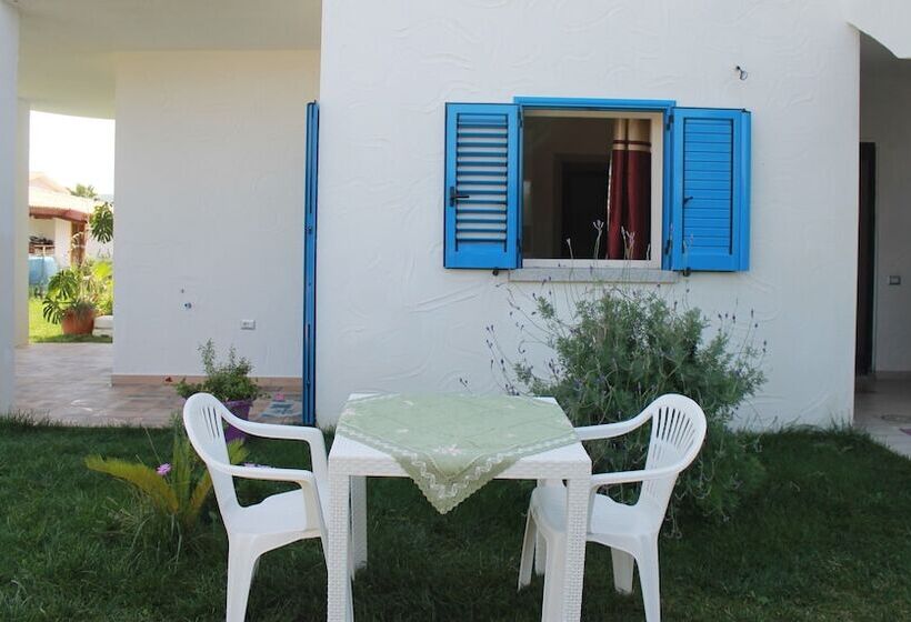 Пансион Room In Guest Room   S Olivariu Village Affittacamere   King Room With Roll In Shower