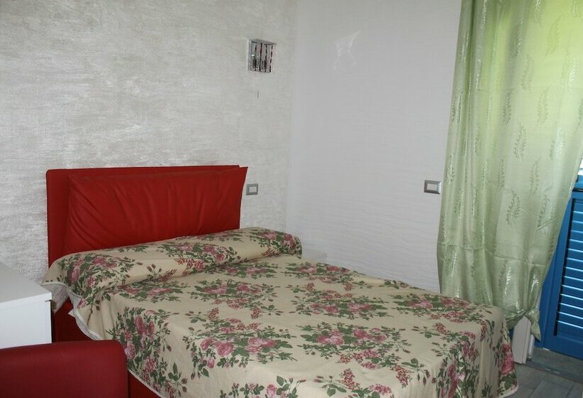 Пансион Room In Guest Room   S Olivariu Village Affittacamere   King Room With Roll In Shower
