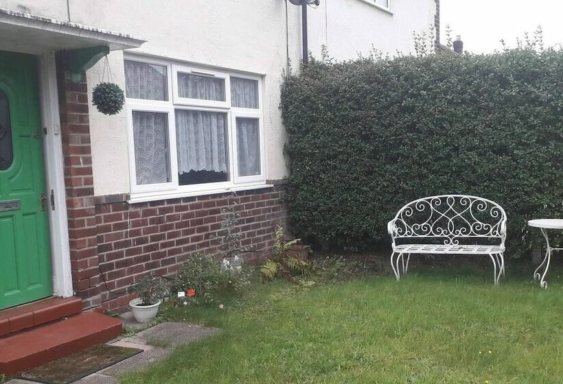 اقامتگاه Homely 4 Bed House In Manchester