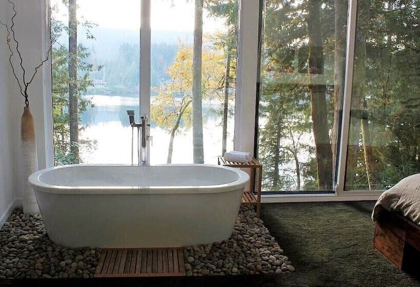 Silver Lake 83   Spectacular Dream Home Overlooking Silver Lake