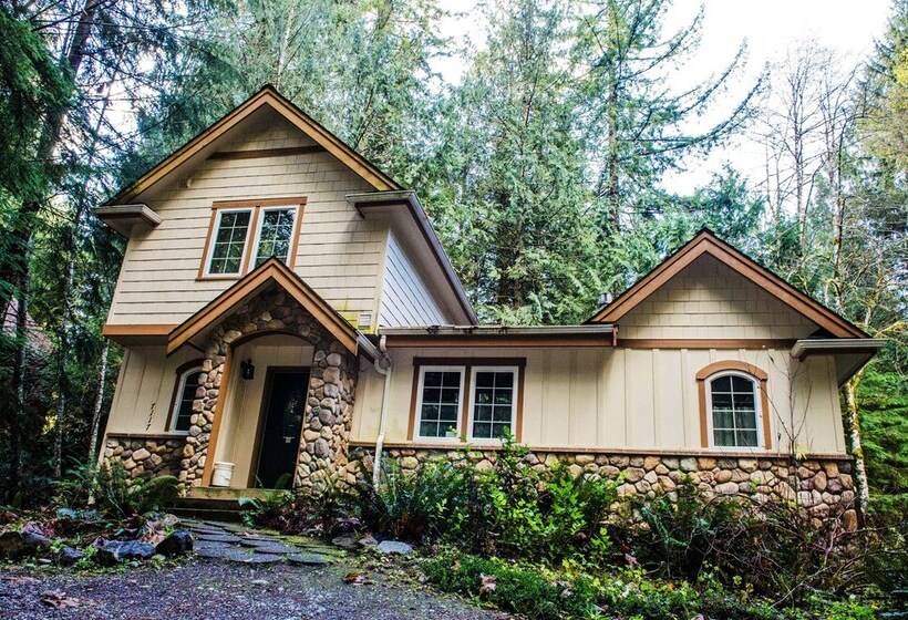 Snowline Cabin #34   Great English Tudor Style Home With Hot Tub! Now With Wifi!