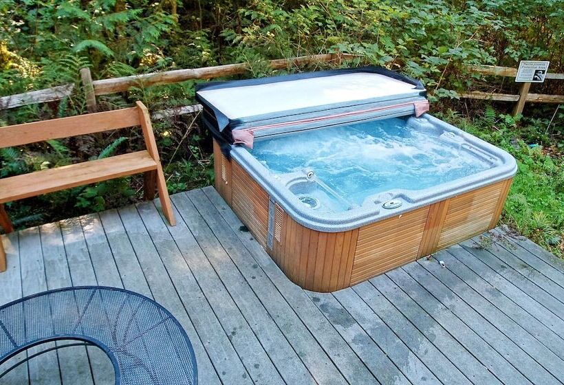 Snowline Cabin #34   Great English Tudor Style Home With Hot Tub! Now With Wifi!