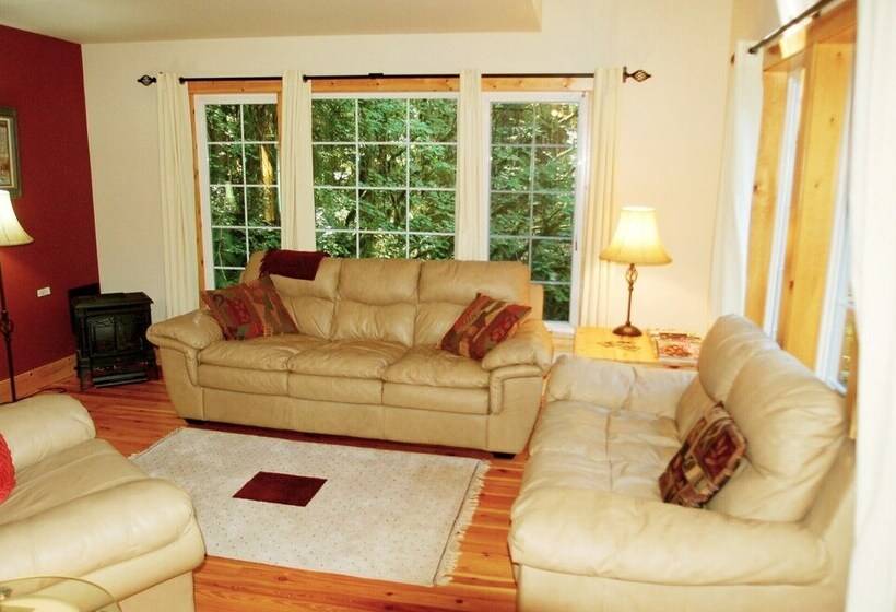 Snowline Cabin #34   Great English Tudor Style Home With Hot Tub! Now With Wifi!