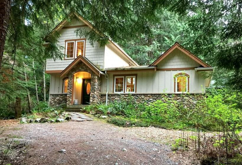 Snowline Cabin #34   Great English Tudor Style Home With Hot Tub! Now With Wifi!