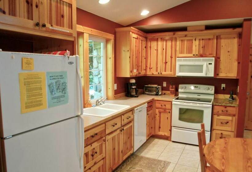 Snowline Cabin #34   Great English Tudor Style Home With Hot Tub! Now With Wifi!