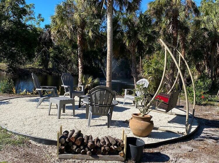 مبيت وإفطار Suite Dreams Guesthouse Aka Care Takeover Home