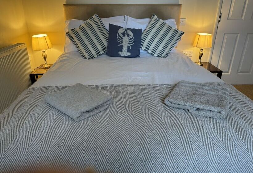 مبيت وإفطار The Pilot Boat Inn