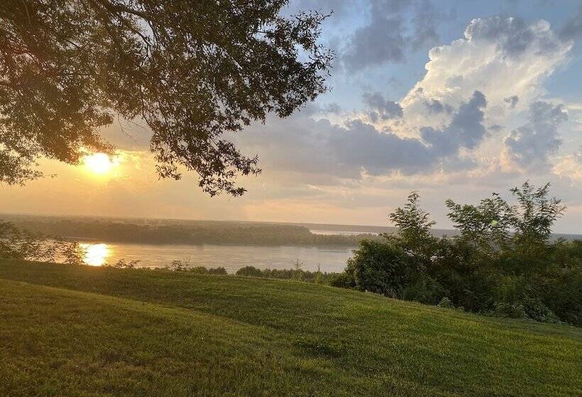 مبيت وإفطار The King S Daughters B And B On The Bluff Overlooking The Mighty Mississippi