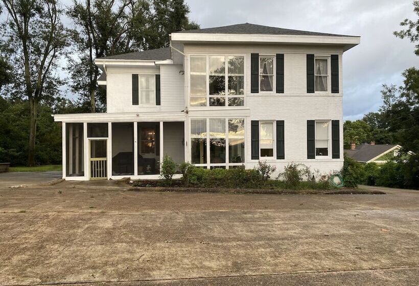 مبيت وإفطار The King S Daughters B And B On The Bluff Overlooking The Mighty Mississippi