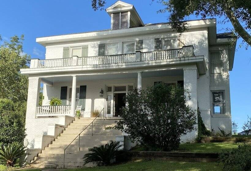 مبيت وإفطار The King S Daughters B And B On The Bluff Overlooking The Mighty Mississippi