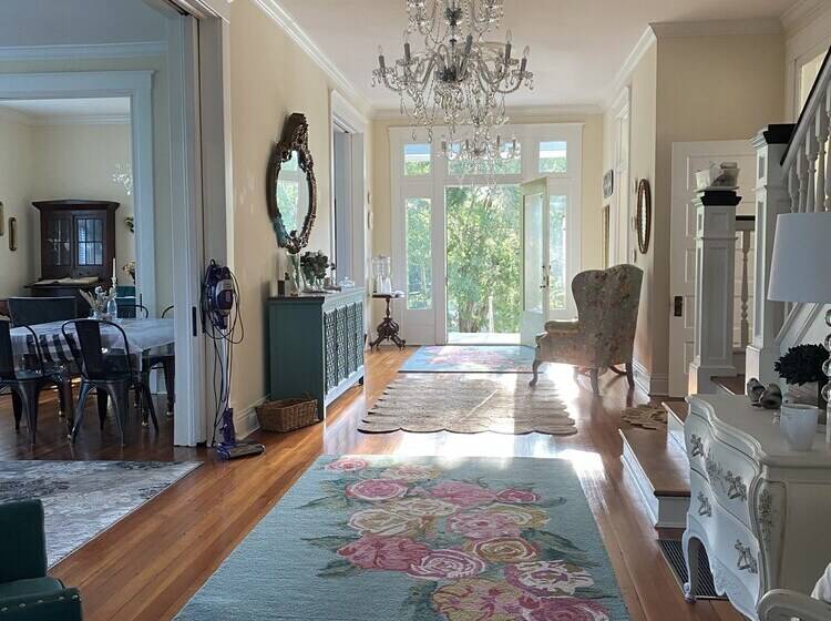 مبيت وإفطار The King S Daughters B And B On The Bluff Overlooking The Mighty Mississippi