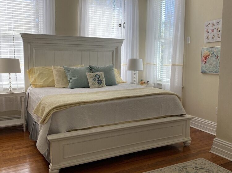 مبيت وإفطار The King S Daughters B And B On The Bluff Overlooking The Mighty Mississippi