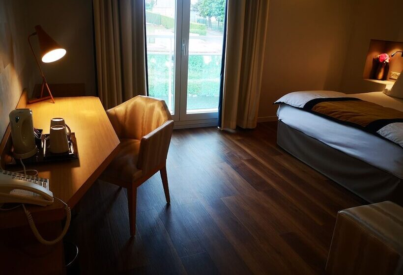 Les Suites   Konine 4   Hotel & Bar & Restaurant