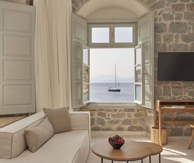 ホテル Mandraki Beach Resort   Adults Only