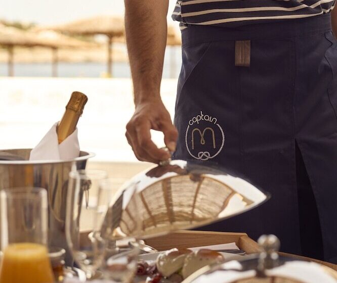 ホテル Mandraki Beach Resort   Adults Only