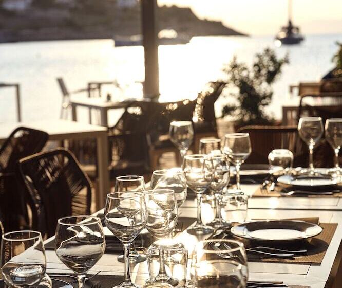 ホテル Mandraki Beach Resort   Adults Only