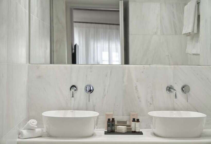 ホテル Mandraki Beach Resort   Adults Only