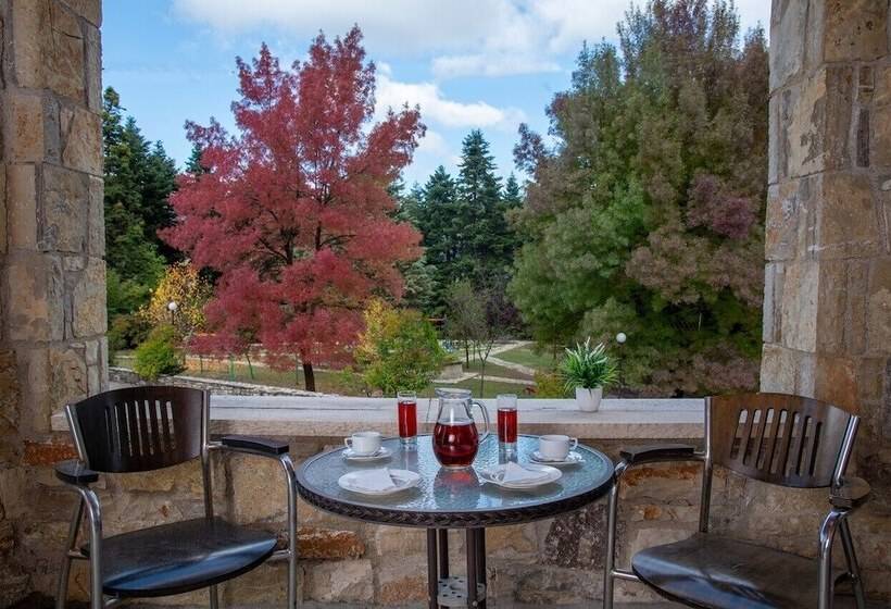 בית מלון כפרי Oreades Suites