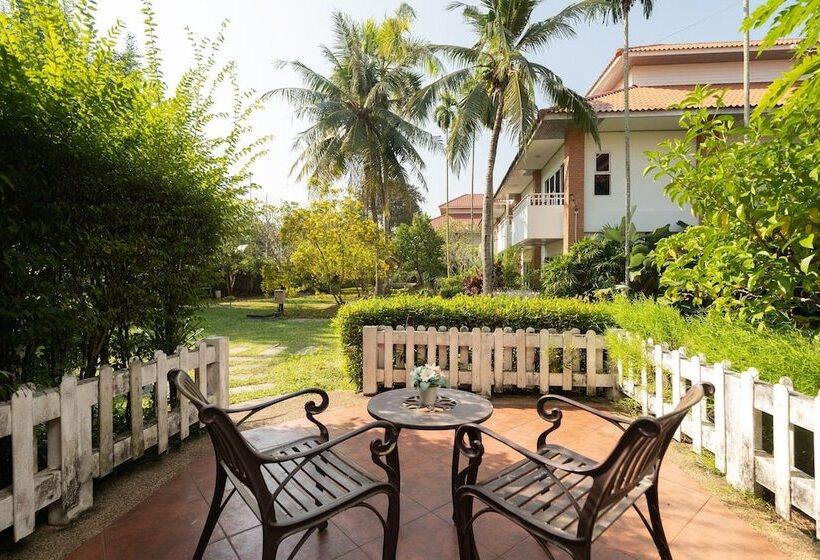 호텔 Thara Cholapruek Resort