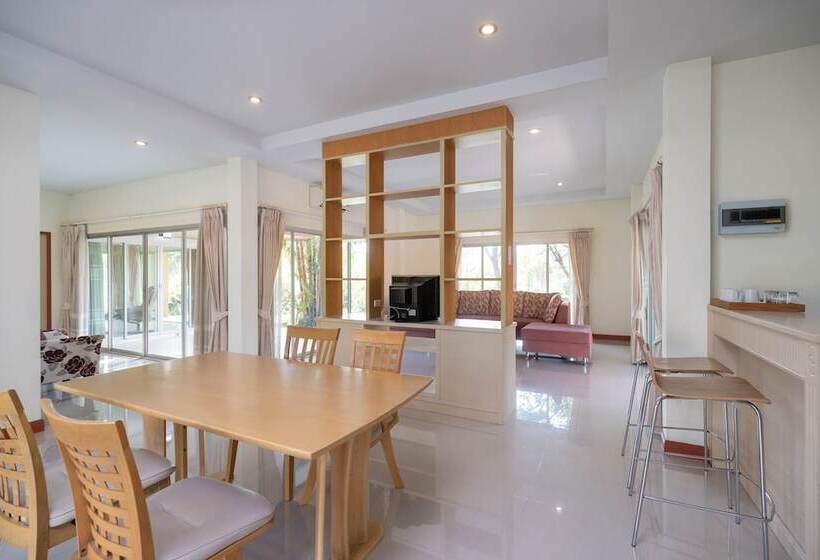 호텔 Thara Cholapruek Resort