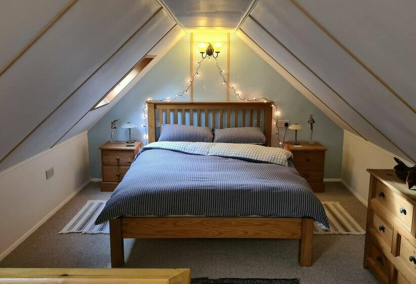 Lovely Hillside Cabin In The Heart Of The Cuckmere