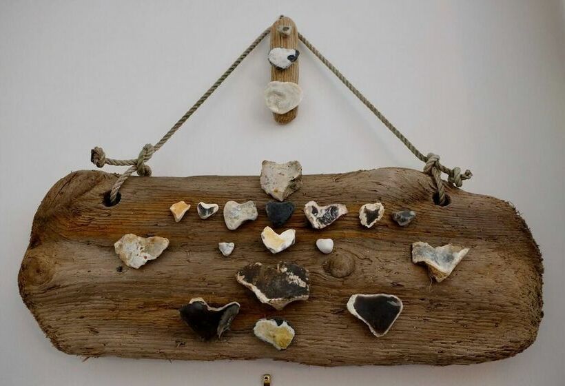 Lovely Hillside Cabin In The Heart Of The Cuckmere