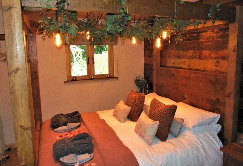 Luxury Cabin With Hot Tub