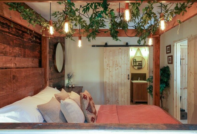 Luxury Cabin With Hot Tub