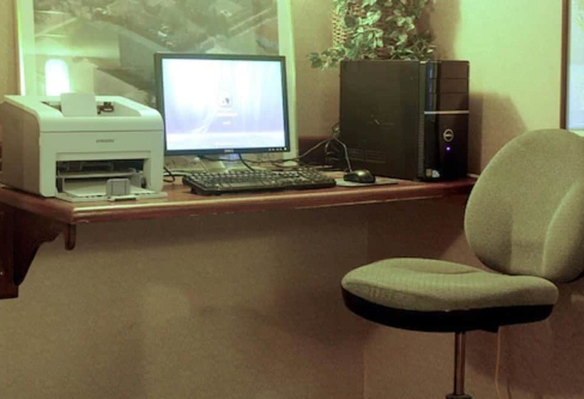 فندق على الطريق Garden City Inn