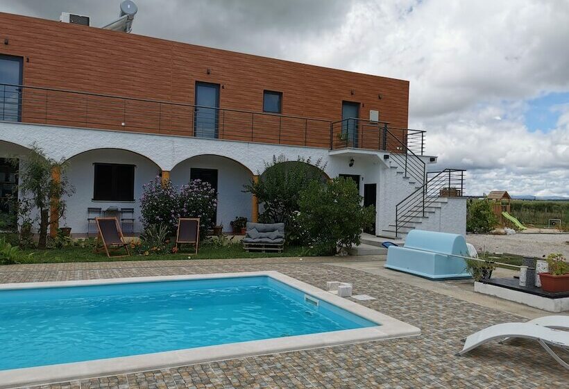 بنسيون Casa Das Portas