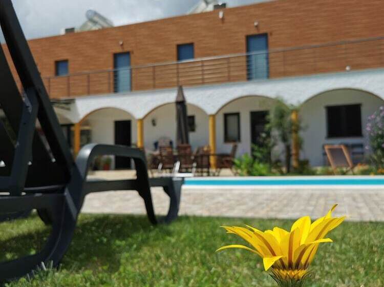 بنسيون Casa Das Portas