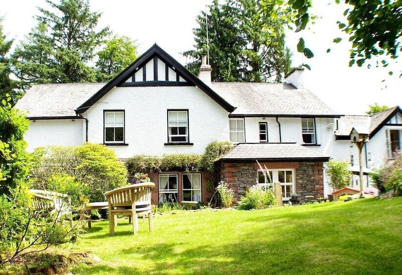 بنسيون Lakes End Guest House