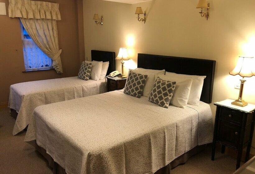 פנסיון The Courtyard Guesthouse B&b