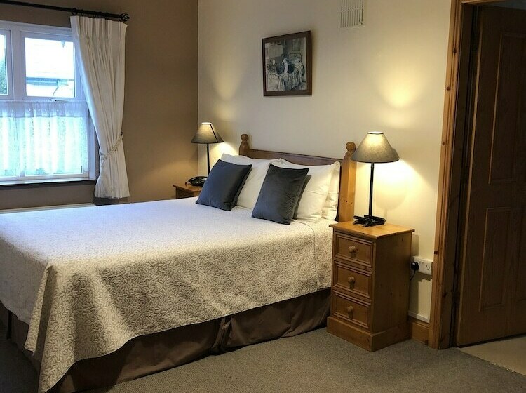 פנסיון The Courtyard Guesthouse B&b