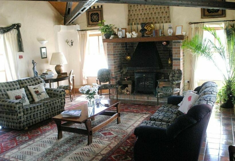 פנסיון The Courtyard Guesthouse B&b