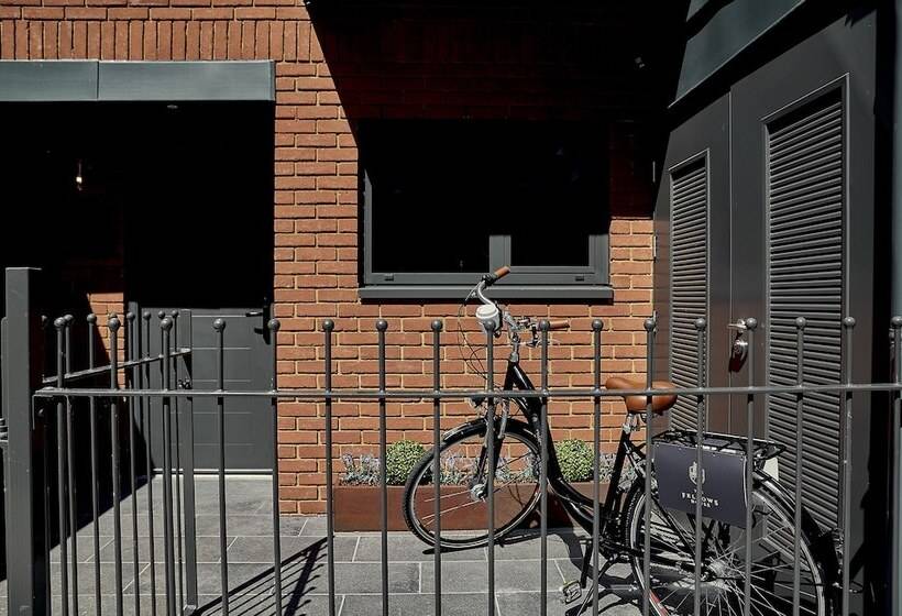 פנסיון The Fellows House Mews