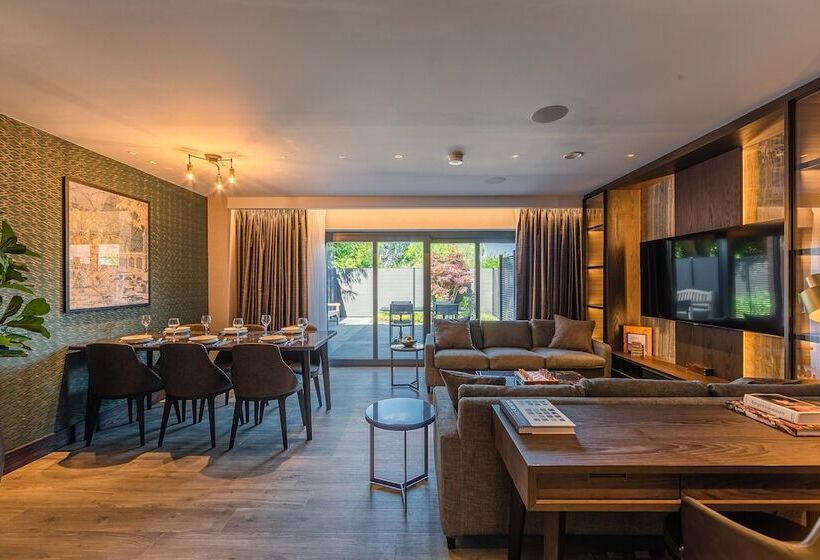 פנסיון The Fellows House Mews