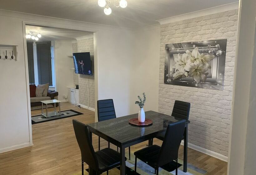 اقامتگاه 3br Sleeps7 Garden Parking