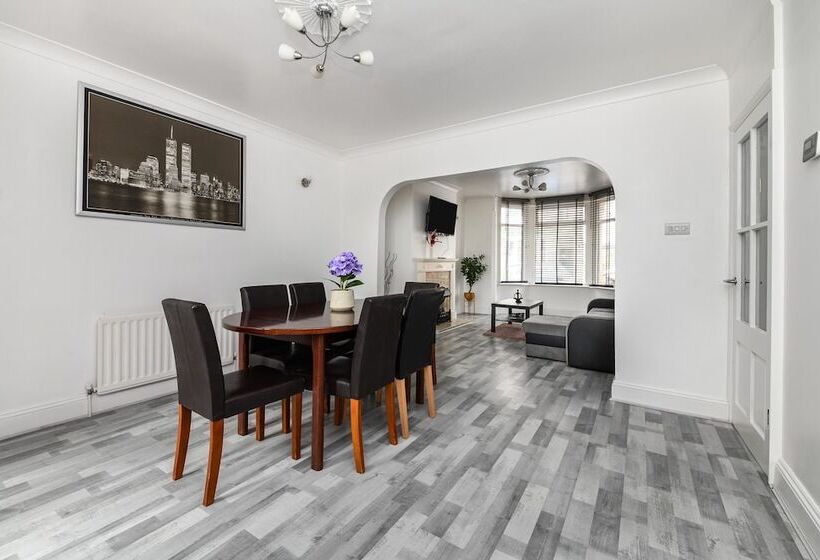 اقامتگاه 4br 10guests Parking Garden