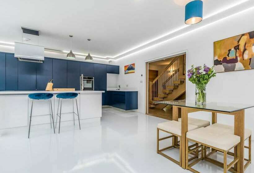 West Sussex Home By The Sea Great For Goodwood