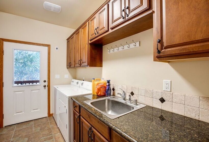 20gs   Wifi   F/p   W/d   Sleeps 6