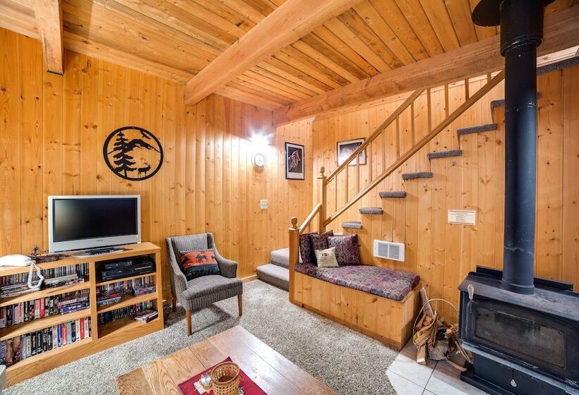 32mbr   Bbq   Pets Ok   Wood Stove   Sleeps 7