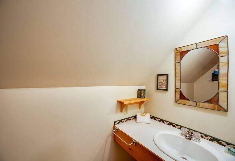 32mbr   Bbq   Pets Ok   Wood Stove   Sleeps 7