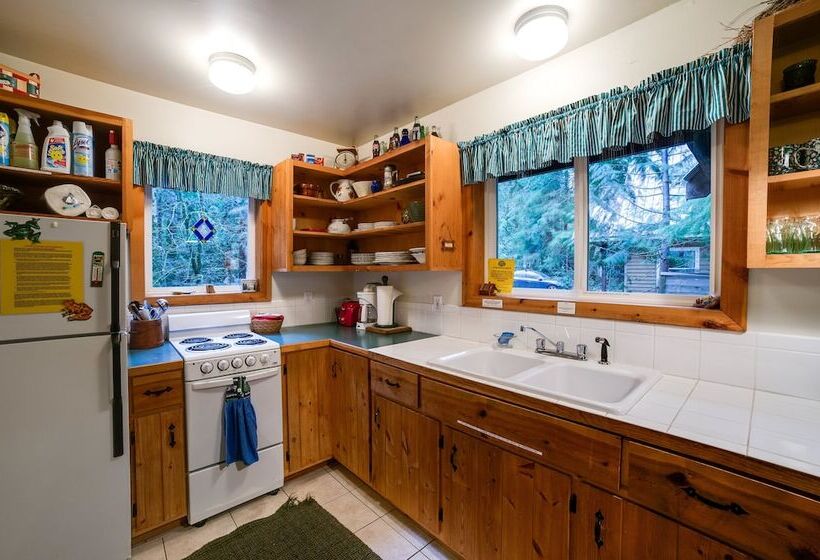 32mbr   Bbq   Pets Ok   Wood Stove   Sleeps 7