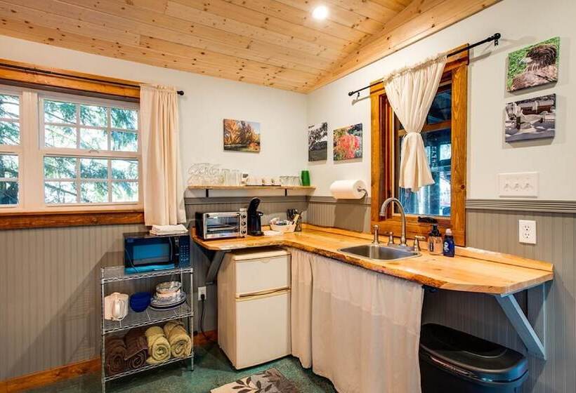 72mf   Rustic   Pets Ok   Sleeps 2